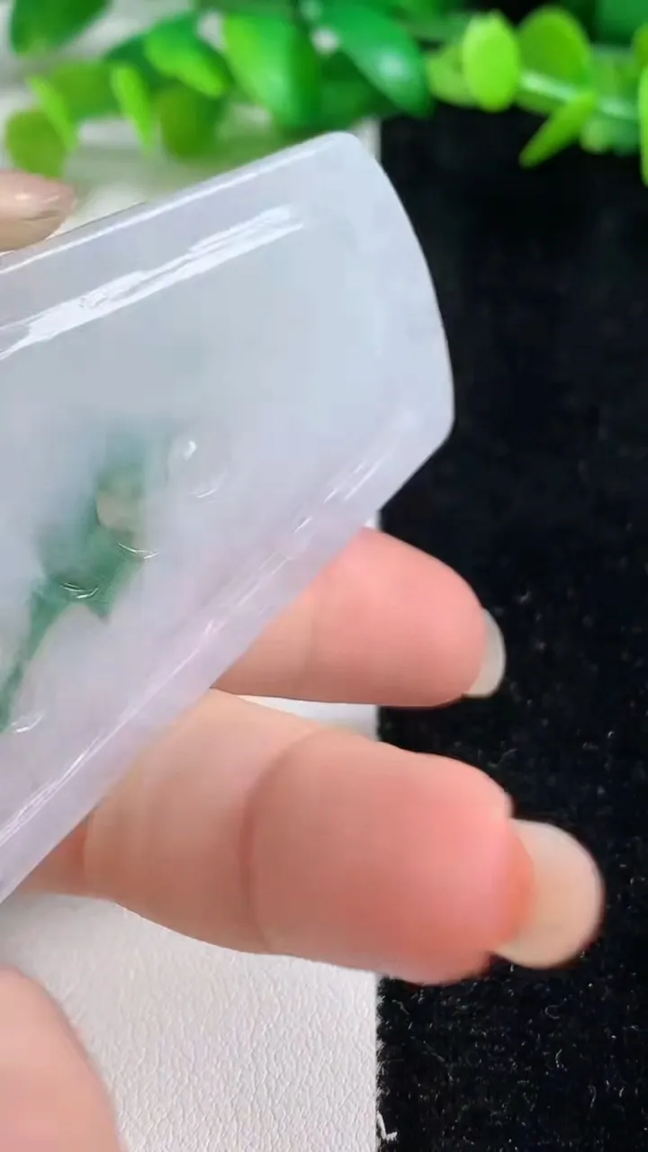 天然A货翡翠冰种飘花文殊菩萨吊坠，尺寸72.5-42-4.3，重量:29.14g
9月8日