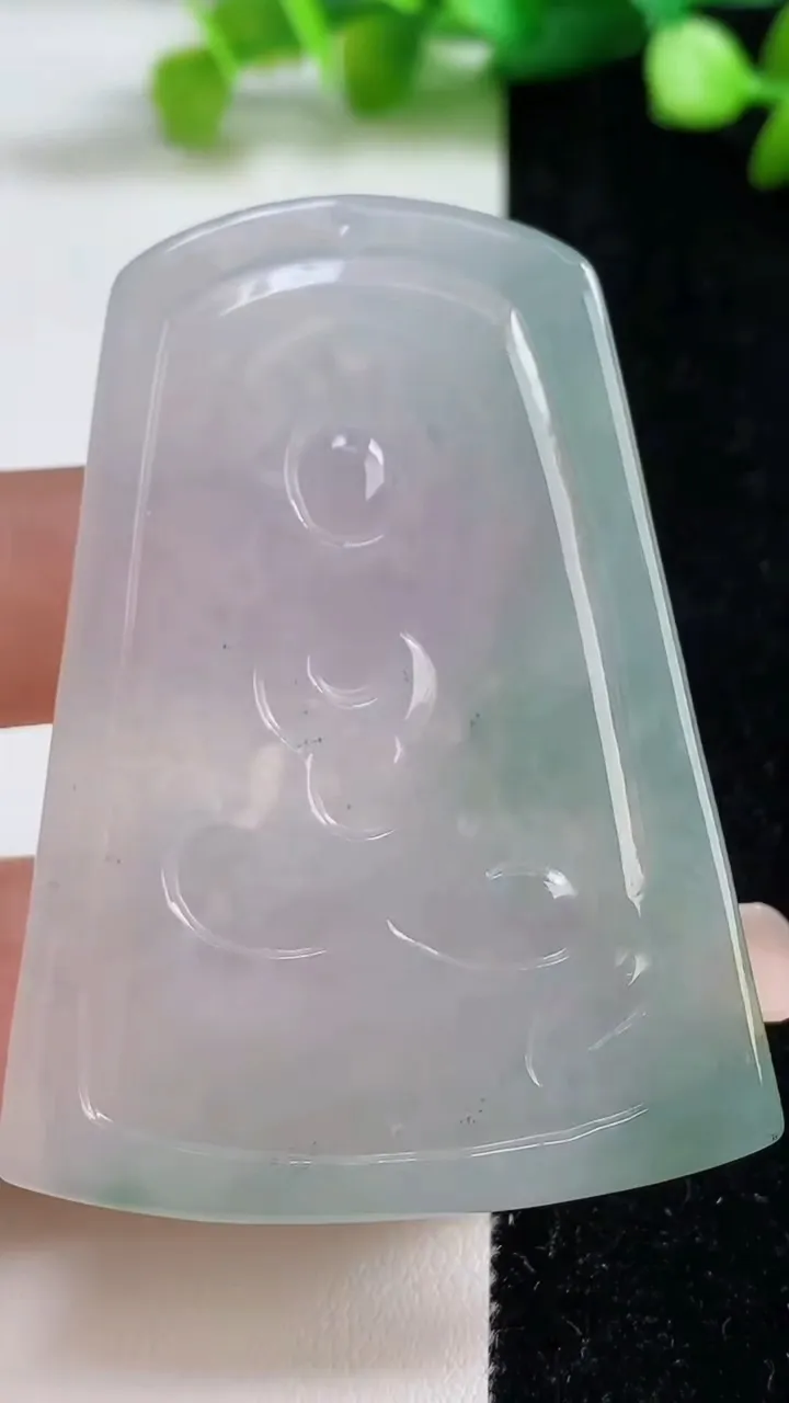 天然A货翡翠冰种飘花文殊菩萨吊坠，尺寸61-45-5，重量:31.70g
9月8日