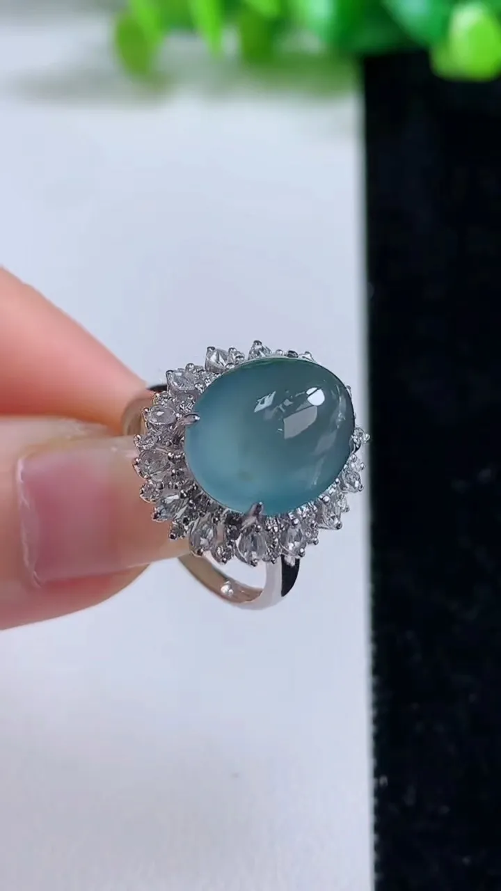 天然A货翡翠种紫罗兰蛋面戒指，尺寸19.2-13.5-10.5，重量:5.12g2025年9月8日
工厂直销收藏佳品,种好水足，色泽均匀，有种有色，上手高大气！