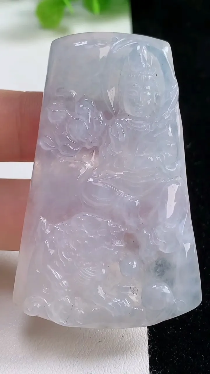 天然A货翡翠白冰文殊菩萨吊坠，尺寸61.6-39-5.6，重:25.67g
9月8日