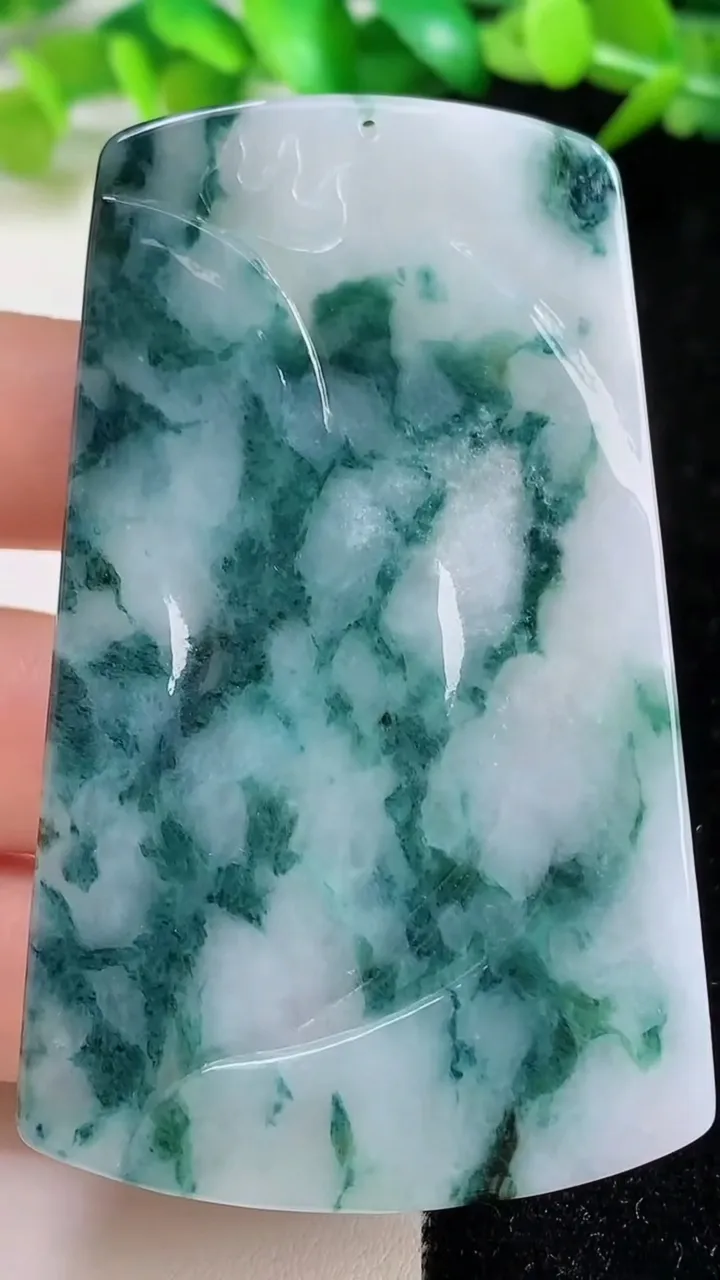天然A货翡翠飘花御龙观音菩萨吊坠，尺寸71.1-43.6-5，重量:39.36g
9月8日