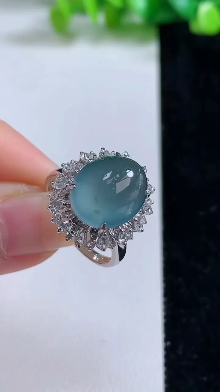 天然A货翡翠种紫罗兰蛋面戒指，尺寸19.2-13.5-10.5，重量:5.12g2025年9月8日
工厂直销收藏佳品,种好水足，色泽均匀，有种有色，上手高大气！