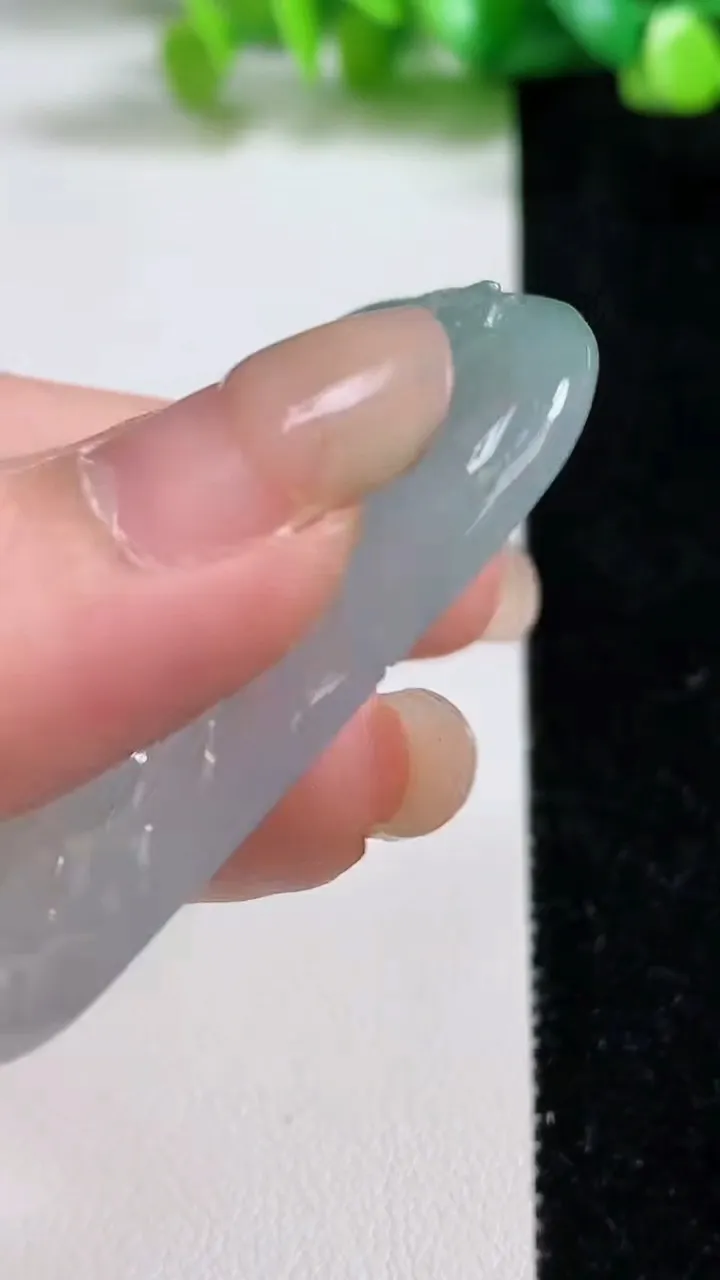 天然A货翡翠阿尼陀佛吊坠，尺寸54.2-32.3-5.6，重量:22.42g
9月8日