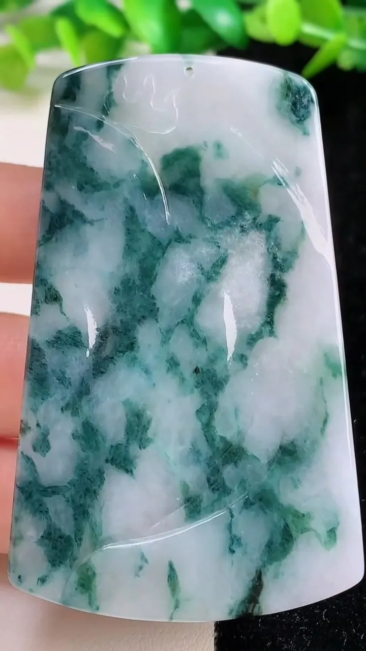 天然A货翡翠飘花御龙观音菩萨吊坠，尺寸71.1-43.6-5，重量:39.36g
9月8日