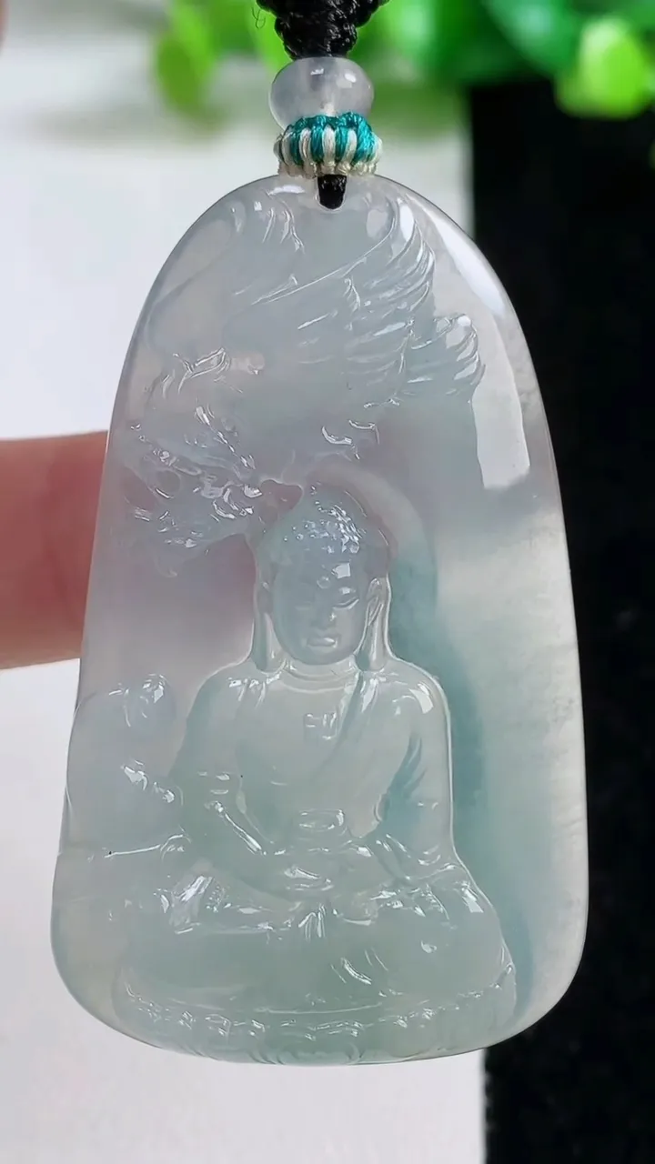 天然A货翡翠大日如来吊坠，尺寸50-30.5-5，重量:17.85g
9月8日
