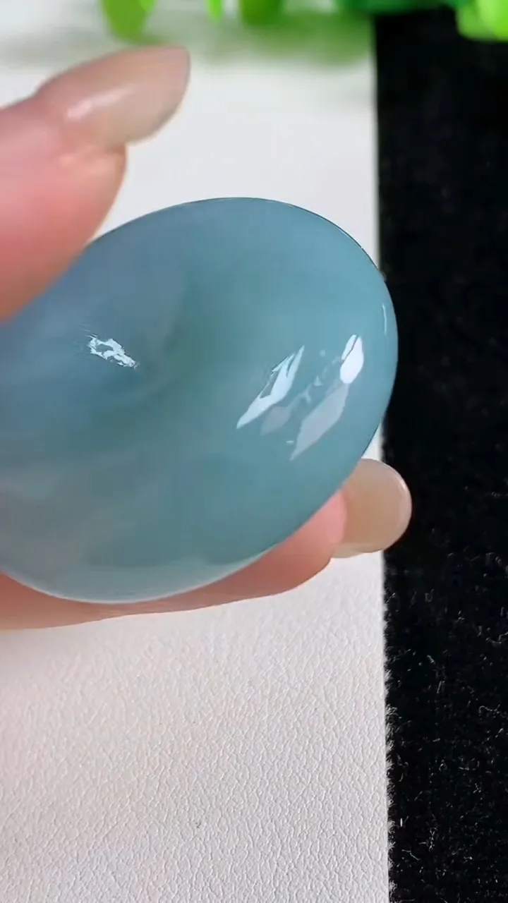 天然A货翡翠紫罗兰平安扣吊坠，尺寸39.8-12.7，重量:43.06g
9月8日