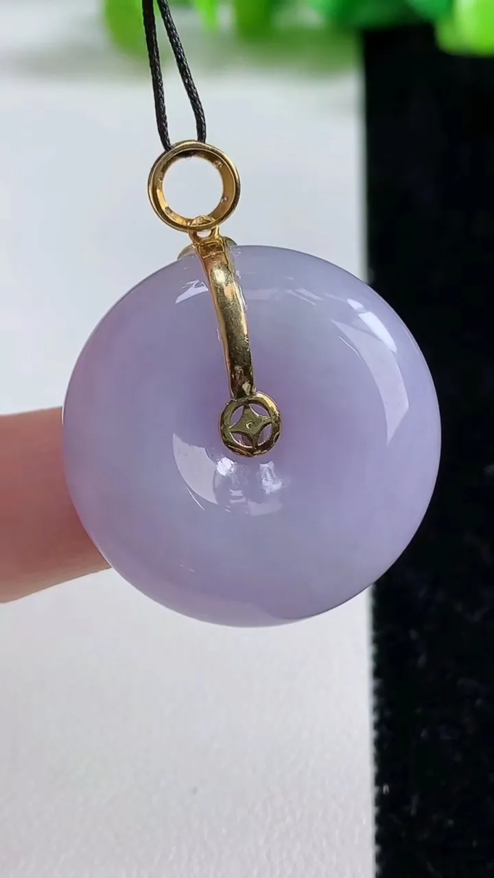天然A货翡翠18k金紫罗兰平安扣吊坠，尺寸28-9.4，重量:11.20g
9月8日