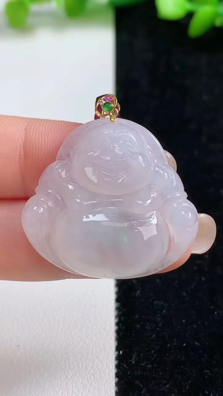 天然A货翡翠种白冰佛公吊坠，尺寸28.6-31.5-7，重量:9.33g
9月8日