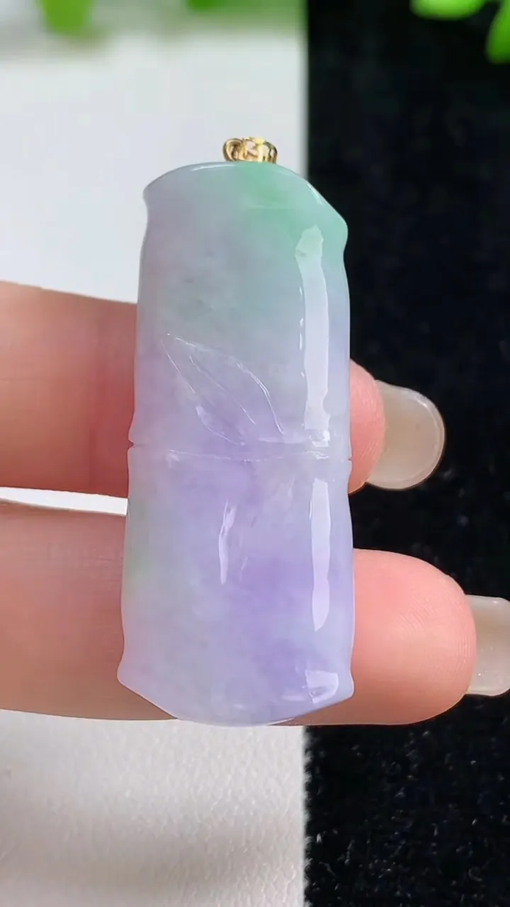 天然A货翡翠18k金春带彩紫罗兰节节高升 竹节吊坠，尺寸41.8-16-7，重量:12.41g
9月8日