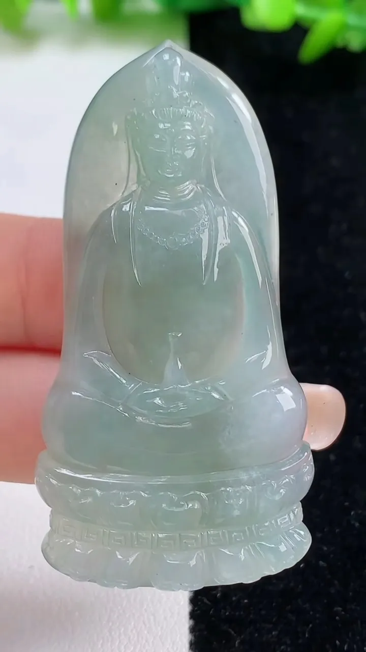 天然A货翡翠观音菩萨吊坠，尺寸59.2-30.7-5.3，重量:19.72g
9月8日