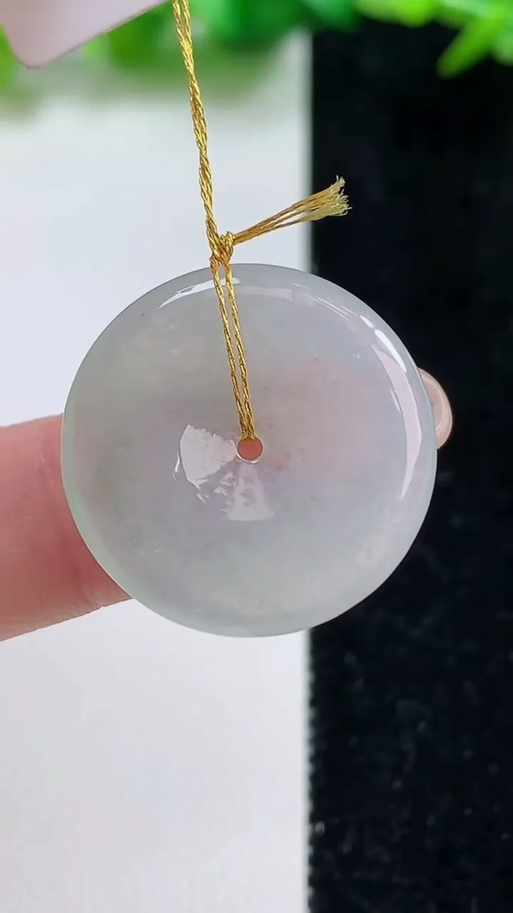 天然A货翡翠平安扣吊坠，尺寸23.3-3.7，重量:4.53g
9月8日