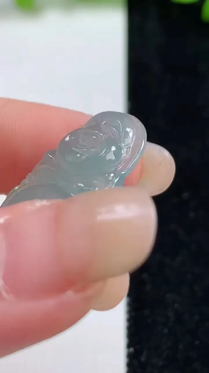 天然A货翡翠站佛 佛公吊坠，尺寸32-17.4-5，重量:4.56g
9月8日