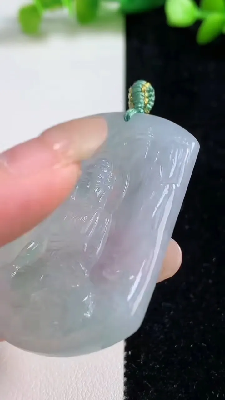 天然A货翡翠冰种飘花大日如来吊坠，尺寸48.5-37.5-4.6，重量:20.29g
9月8日