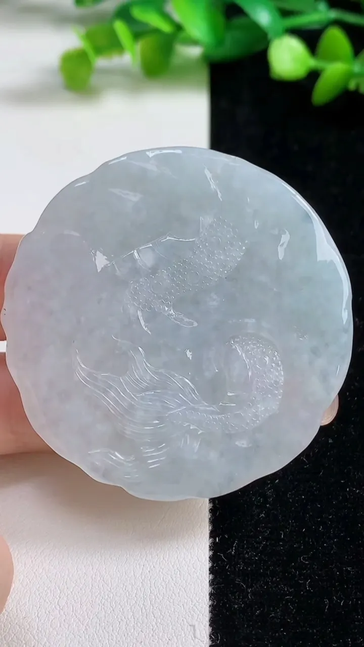 天然A货翡翠龙牌吊坠，尺寸53.6-9，重量:41.40g
9月8日