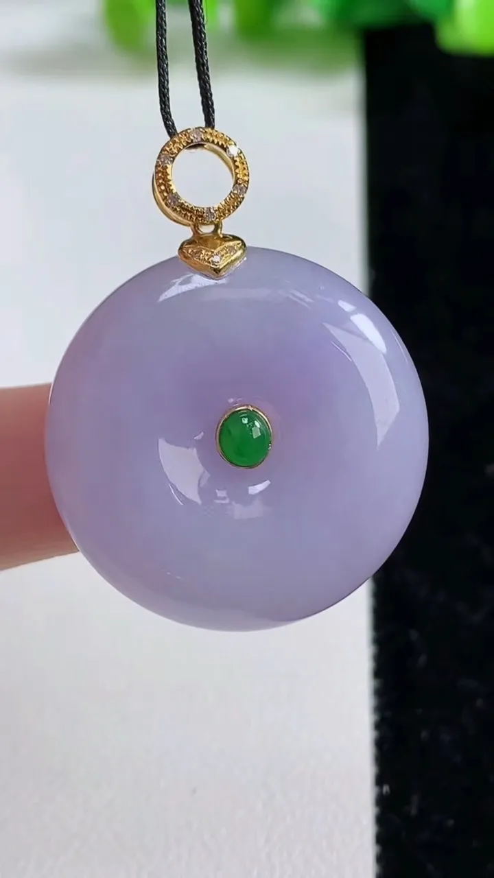 天然A货翡翠18k金紫罗兰平安扣吊坠，尺寸28-9.4，重量:11.20g
9月8日