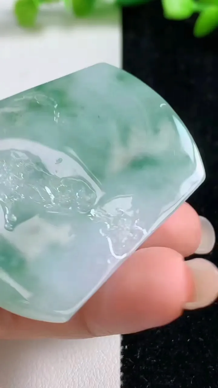 天然A货翡翠山水牌吊坠，尺寸53.2-41.7-4，重量:37.40g
9月8日