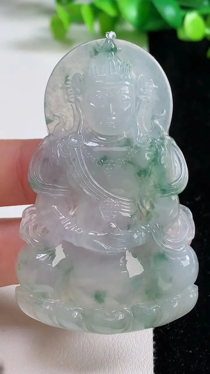 天然A货翡翠种飘花度母观音菩萨吊坠，尺寸66-42-6.7，重量:32.33g
9月8日