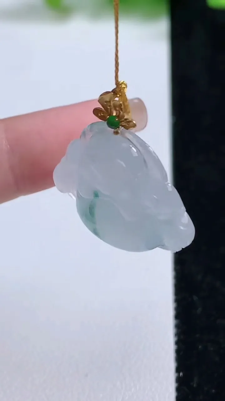 天然A货翡翠种飘花佛公吊坠，尺寸23-25.3-6，重量:5.28g
9月8日