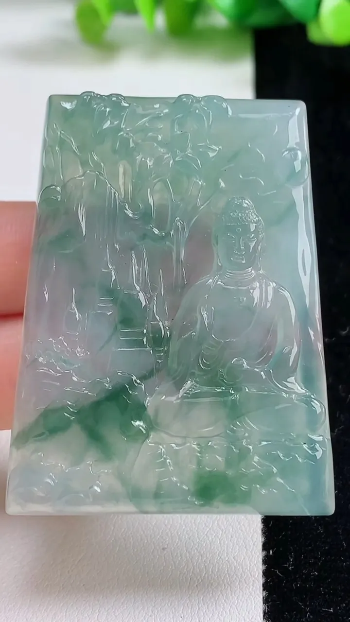 天然A货翡翠种飘花山水阿尼陀佛吊坠，尺寸53.5-41.4-5.3，重量:33.90g
9月8日