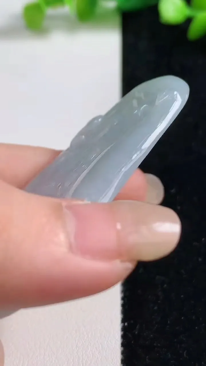 天然A货翡翠虚空藏观音菩萨吊坠，尺寸67-43-5，重量:28.17g
9月8日