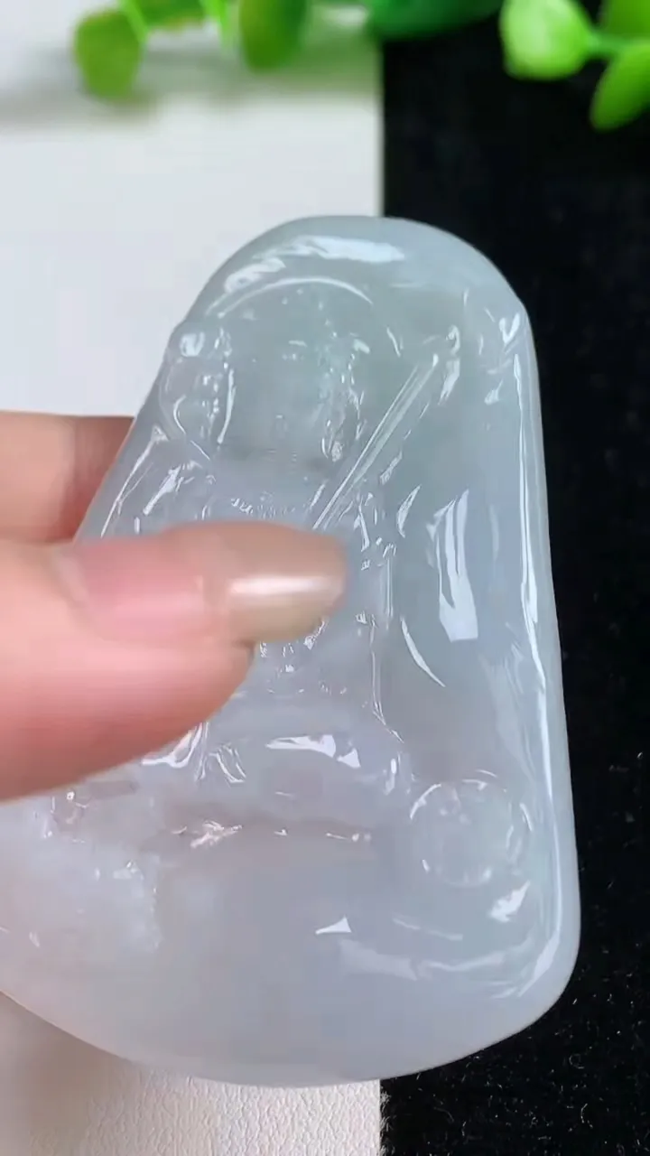 天然A货翡翠虚空藏观音菩萨吊坠，尺寸67-43-5，重量:28.17g
9月8日