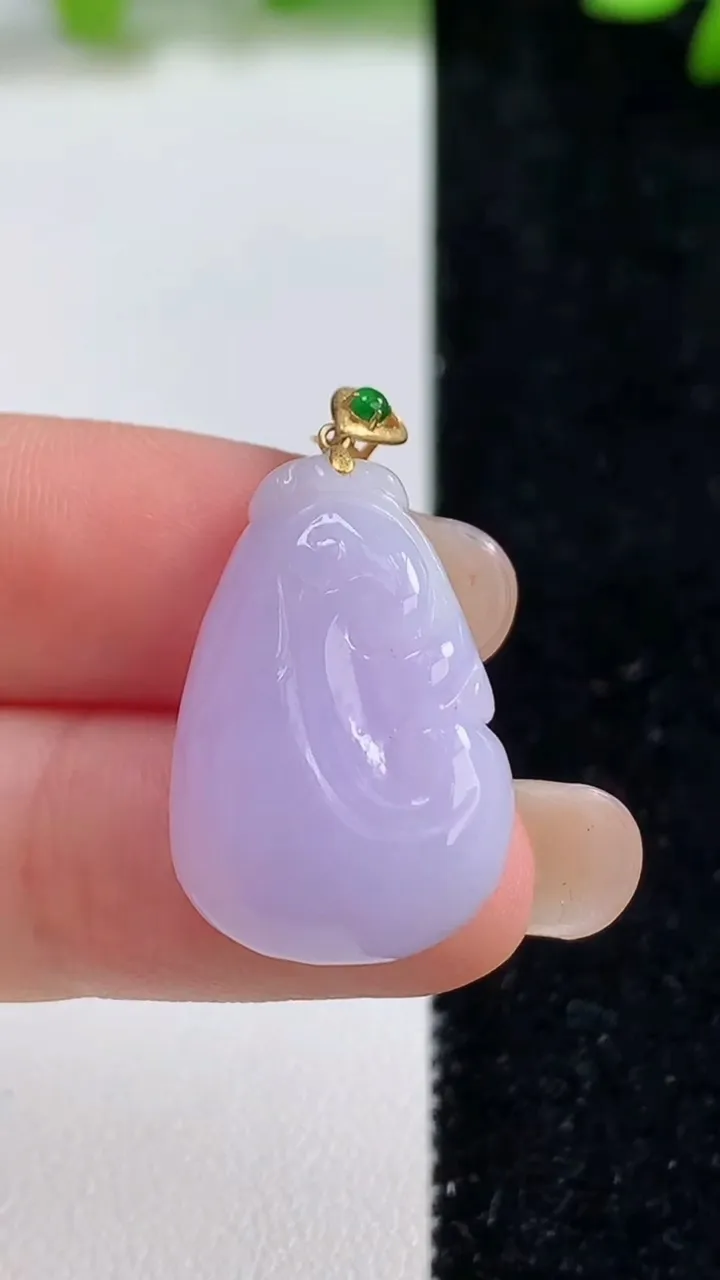 天然A货翡翠18k金紫罗兰如意吊坠，尺寸25.3-16.5-5.8，重量:5.03g
9月8日