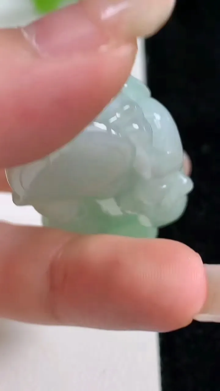 天然A货翡翠貔貅吊坠，尺寸54-25-17，重:45.06g
9月8日