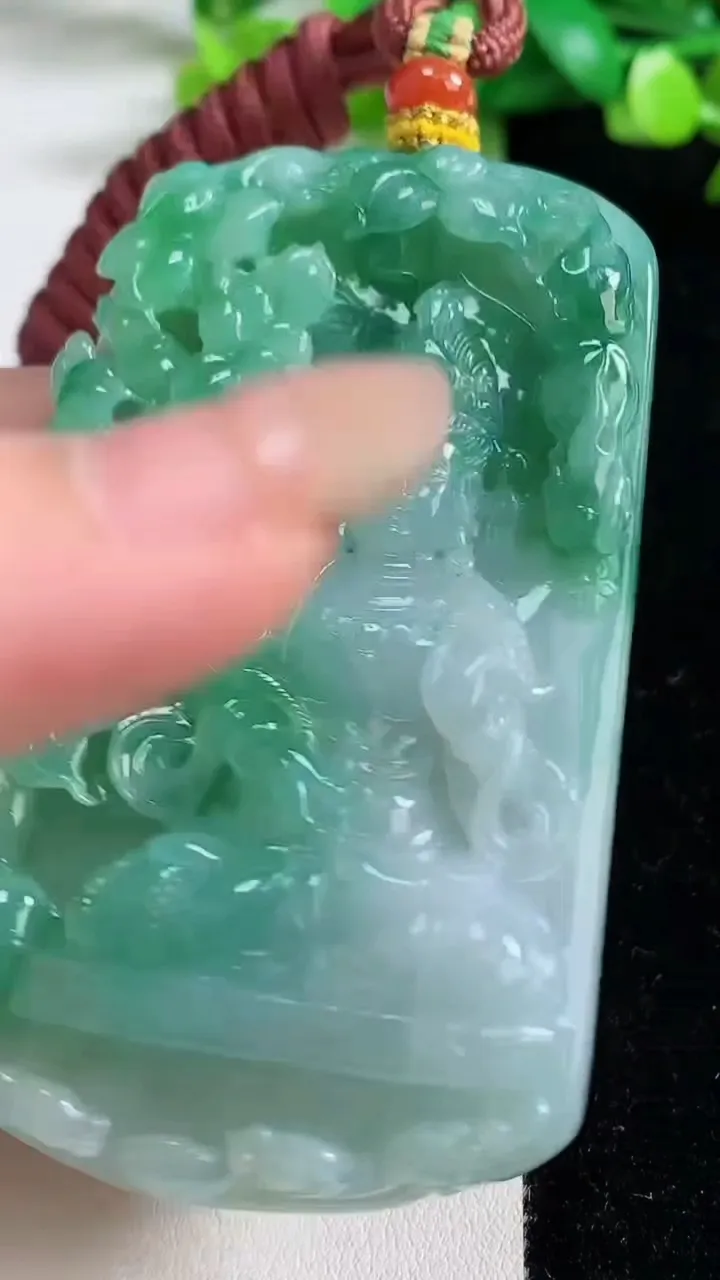 天然A货翡翠大势至观音菩萨吊坠，尺寸76.2-47-11.7，重量:91.20g
9月8日
