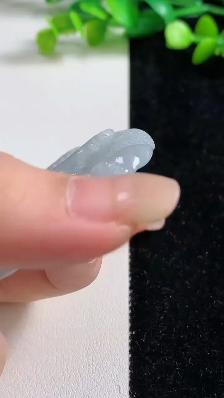 天然A货翡翠龙牌吊坠，尺寸53.6-9，重量:41.40g
9月8日