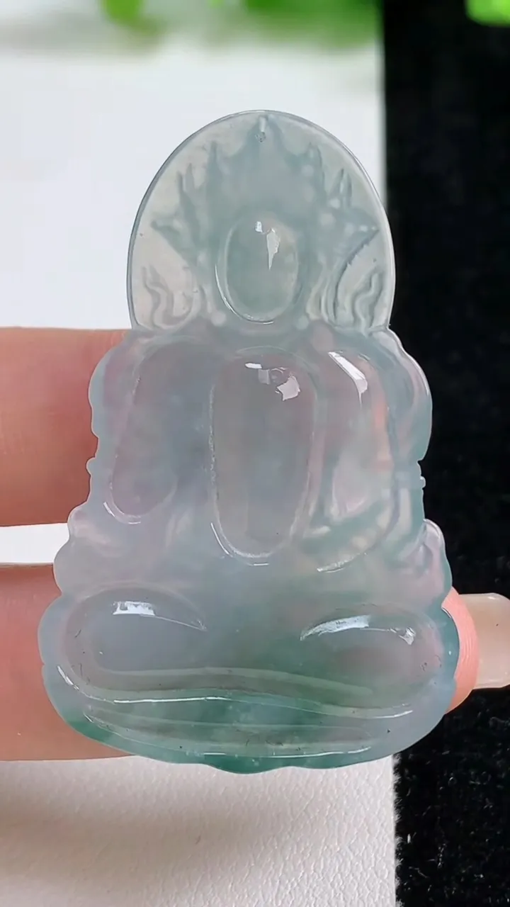 天然A货翡翠冰种飘花度母观音菩萨吊坠，尺寸49.2-31.6-4.2，重量:11.42g
9月8日