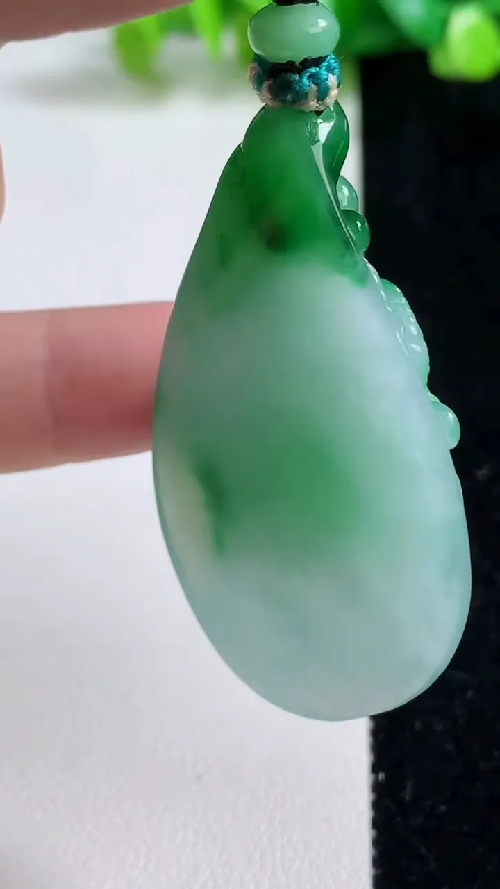 天然A货翡翠生肖羊吊坠，尺寸54-27-8，重量:21.38g
9月8日