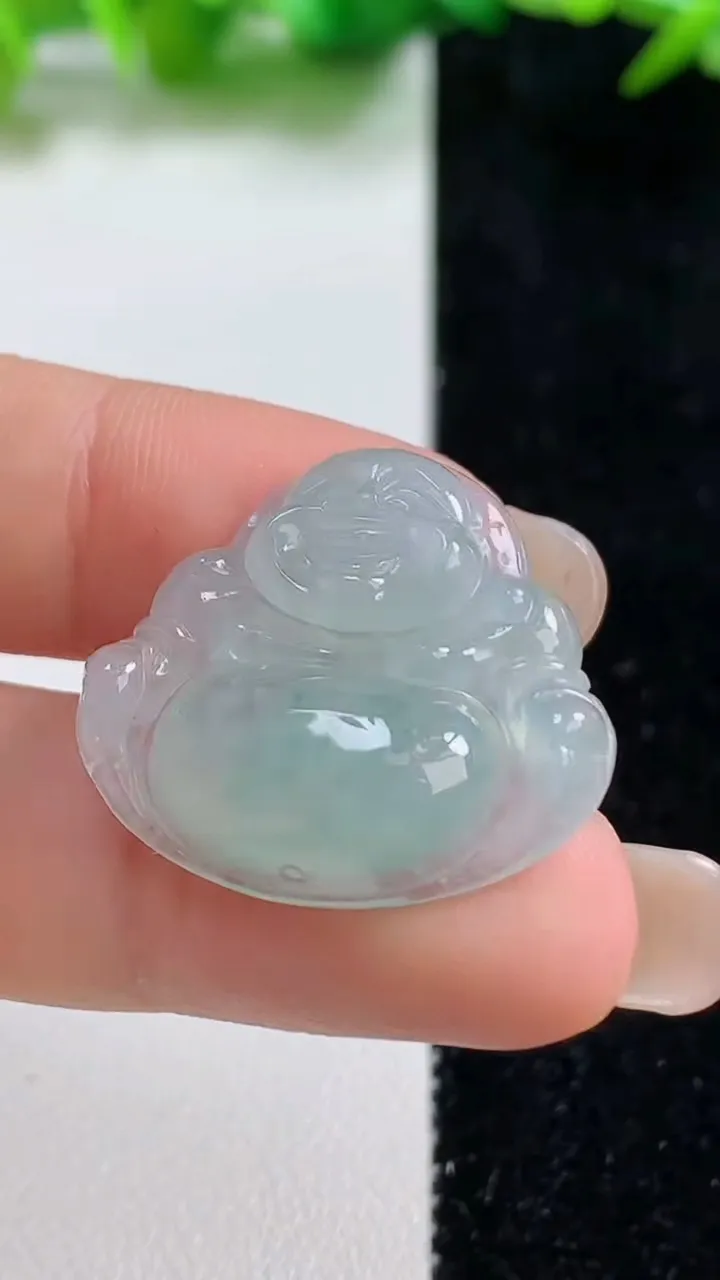 天然A货翡翠佛公吊坠，尺寸24.2-26.8-6，重量:5.52g
9月8日