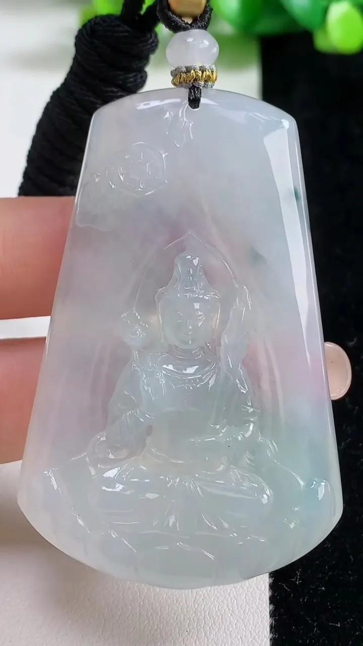天然A货翡翠种飘花虚空藏观音菩萨吊坠，尺寸63-40.7-5.5，重量:32.42g
9月8日