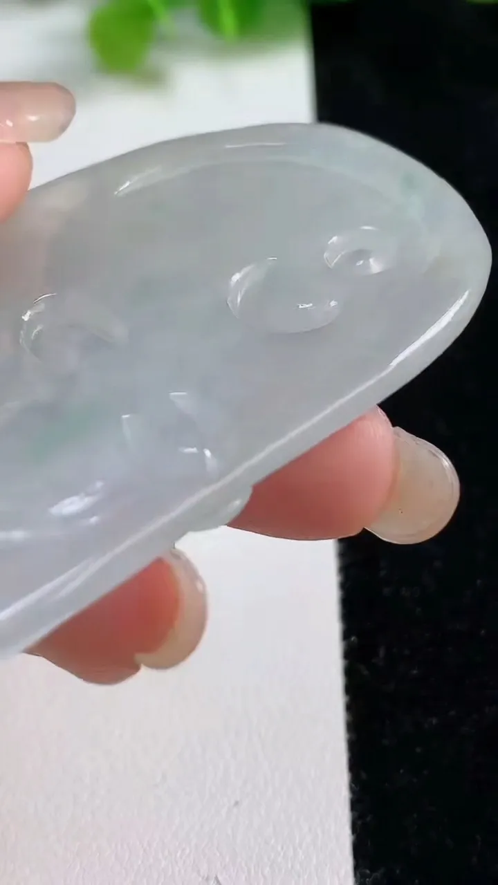 天然A货翡翠祥龙大势至观音菩萨吊坠，尺寸63.7-40-6，重:32.69g
9月8日