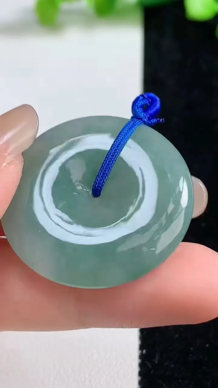 天然A货翡翠平安扣吊坠，尺寸32.6-5，重量:12.23g
9月8日