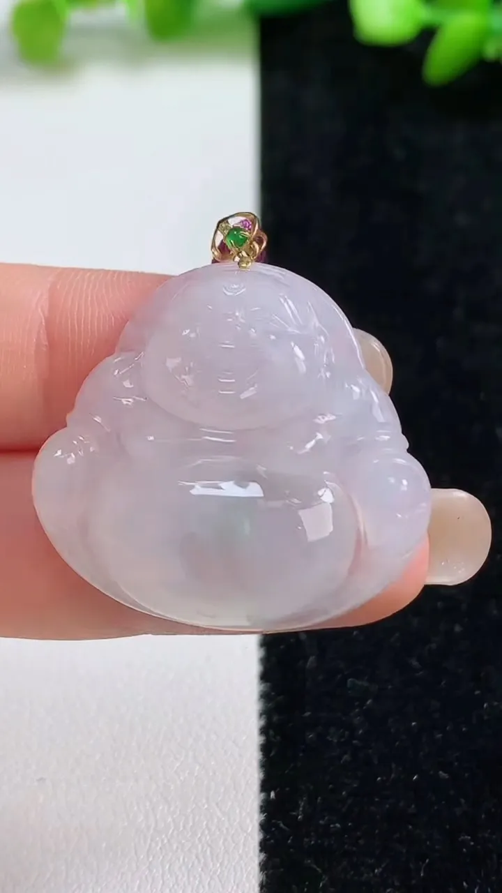 天然A货翡翠种白冰佛公吊坠，尺寸28.6-31.5-7，重量:9.33g
9月8日