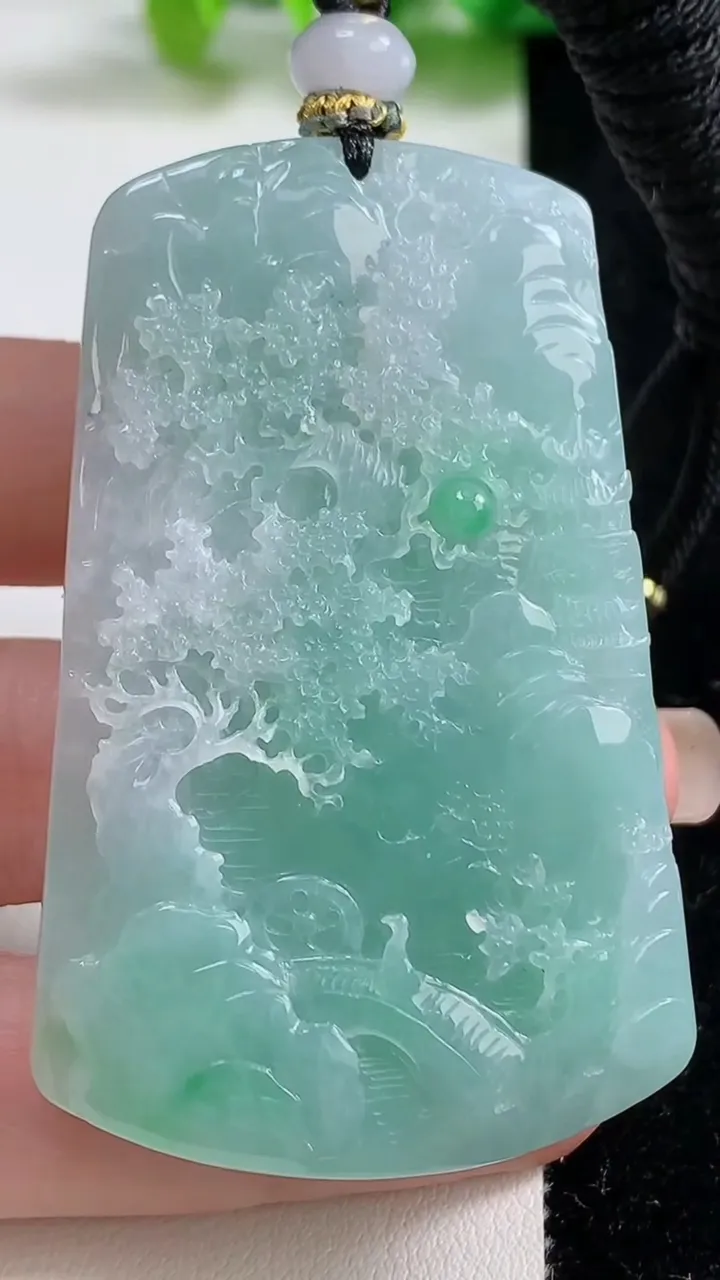 天然A货翡翠山水牌吊坠，尺寸62-38.4-10，重量:62.78g
9月8日