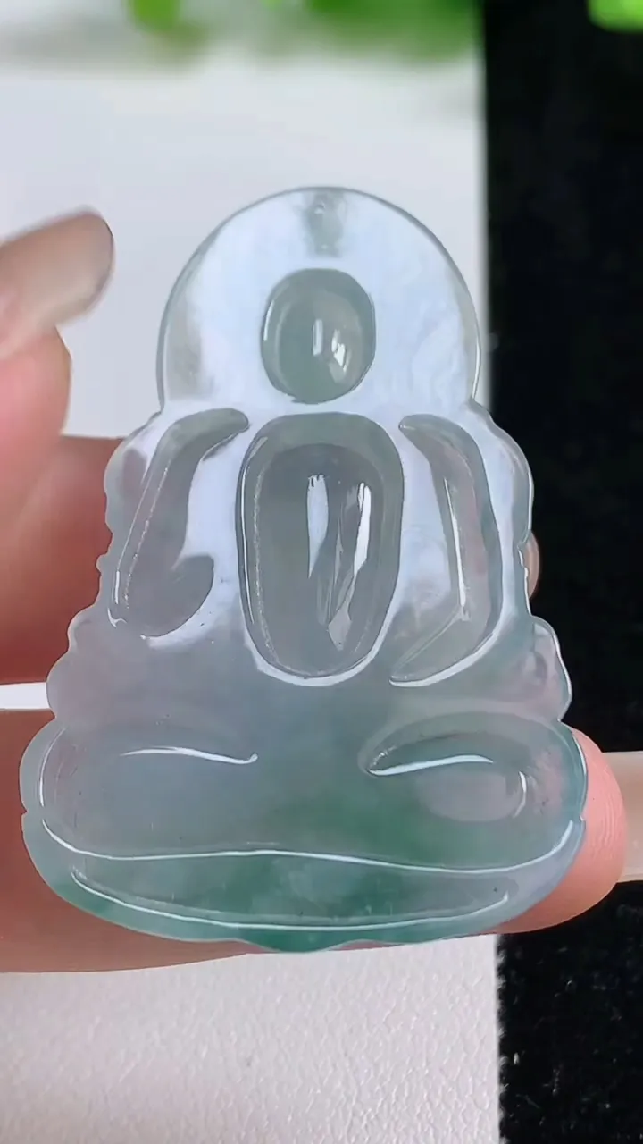 天然A货翡翠冰种飘花度母观音菩萨吊坠，尺寸49.2-31.6-4.2，重量:11.42g
9月8日