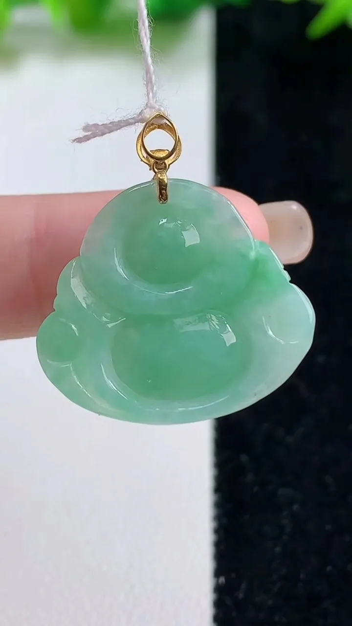 天然A货翡翠佛公吊坠，尺寸20.8-24.2-5，重量:3.96g
9月8日