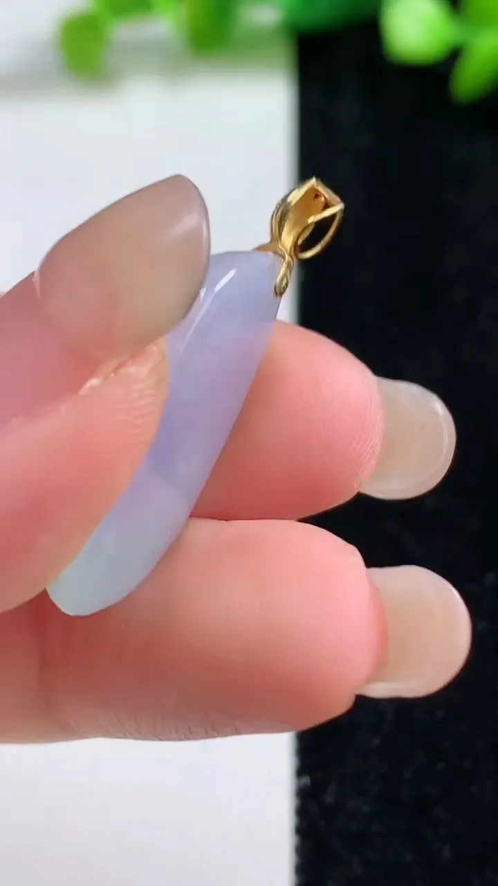 天然A货翡翠18k金春带彩紫罗兰随形吊坠，尺寸24-11.7-7.5，重量:4.80g
9月8日