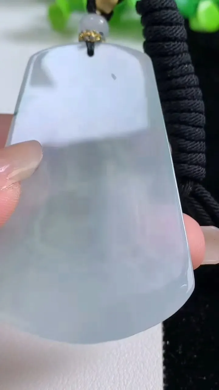 天然A货翡翠种飘花虚空藏观音菩萨吊坠，尺寸63-40.7-5.5，重量:32.42g
9月8日
