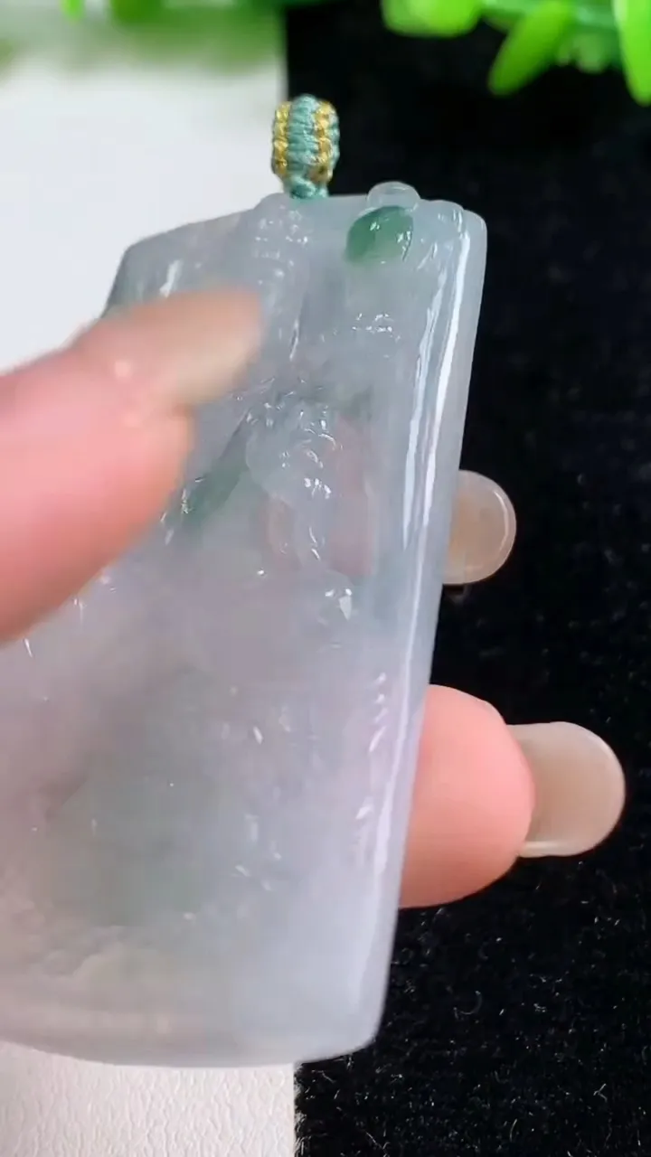 天然A货翡翠冰种飘花普贤菩萨吊坠，尺寸59.2-32.8-5.4，重量:24.71g
9月8日