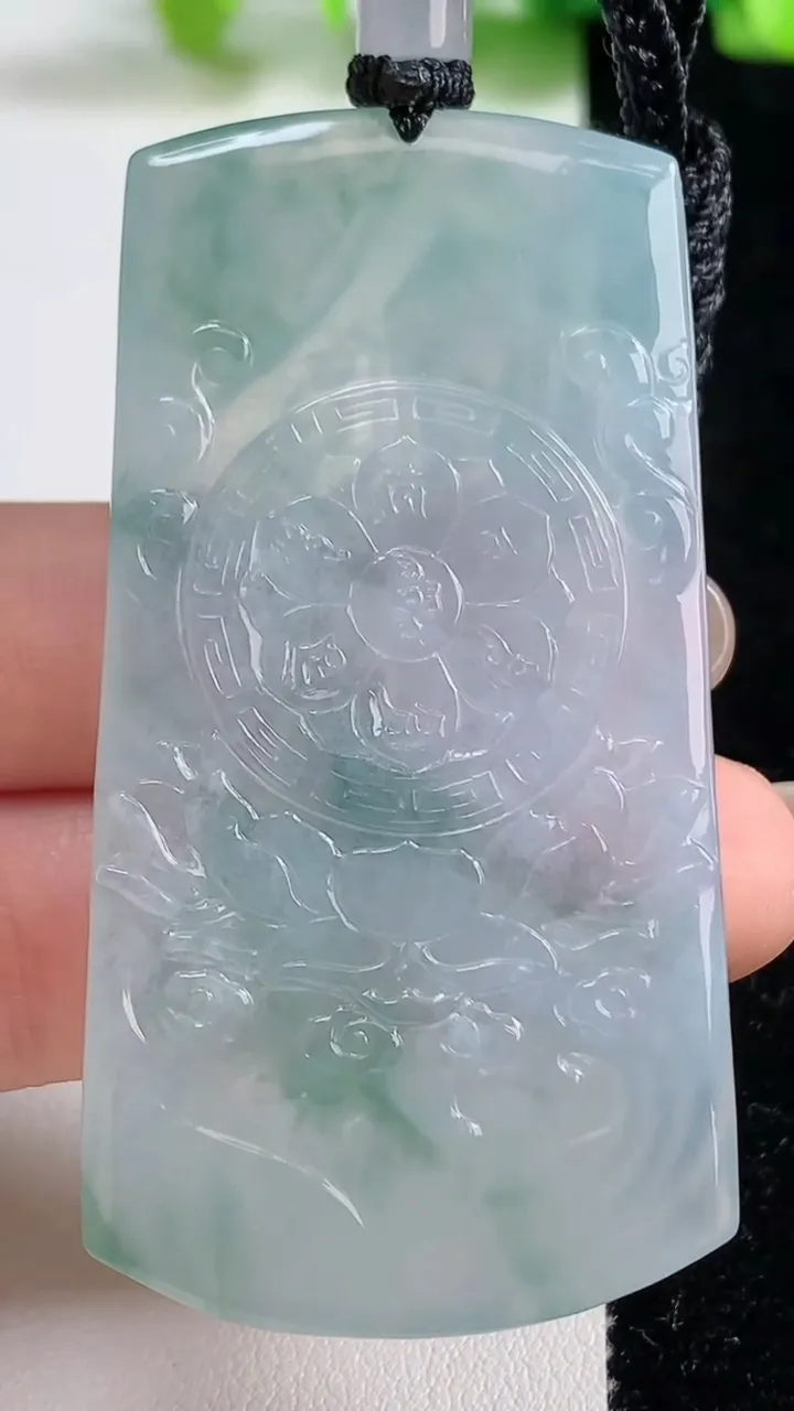 天然A货翡翠种飘花普贤菩萨吊坠，尺寸63.5-32-5.5，重量:31.69g
9月8日