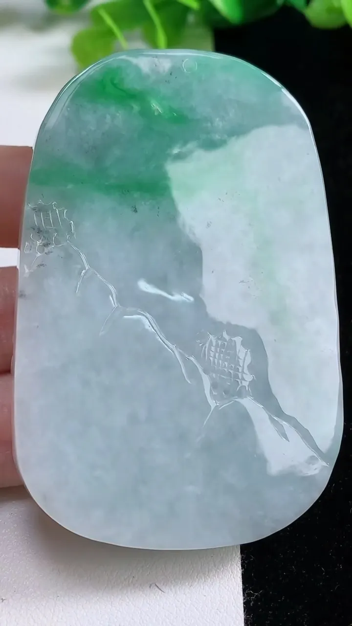 天然A货翡翠山水牌吊坠，尺寸71-48-12.5，重:97.10g
9月8日