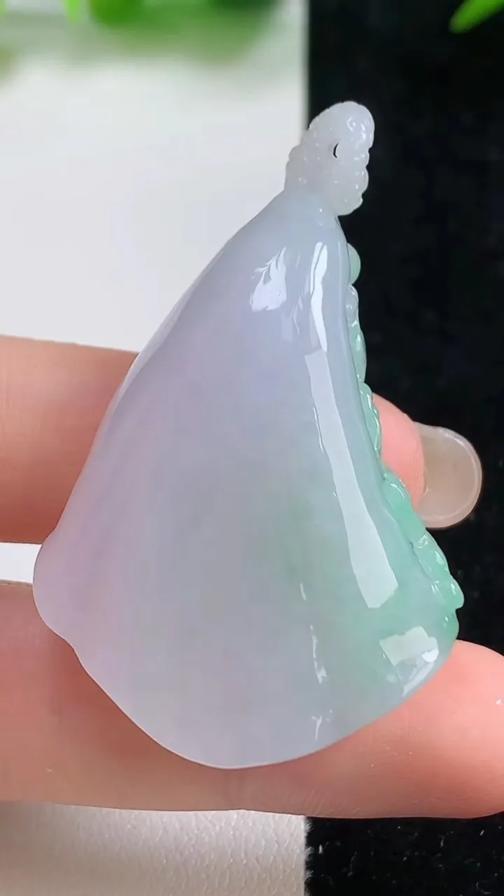 天然A货翡翠莲蓬吊坠，尺寸49-30-12.5，重量:23.89g
9月8日
