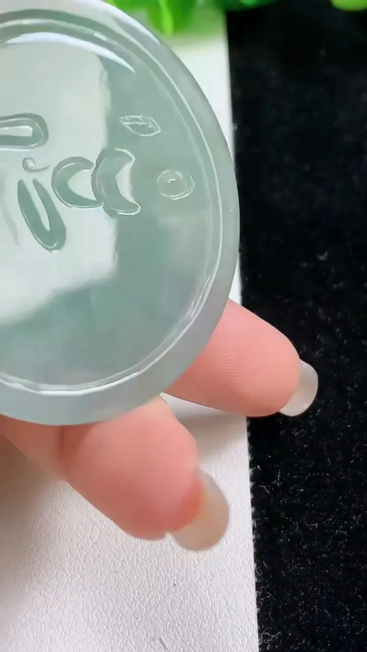 天然A货翡翠文殊菩萨吊坠，尺寸50.8-4.8，重:25.10g
9月8日