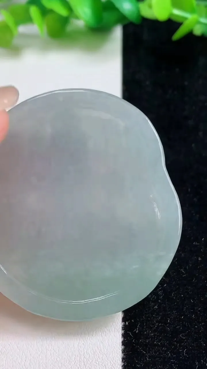 天然A货翡翠大势至观音菩萨吊坠，尺寸55.4-50.4-5，重量:29.48g
9月8日