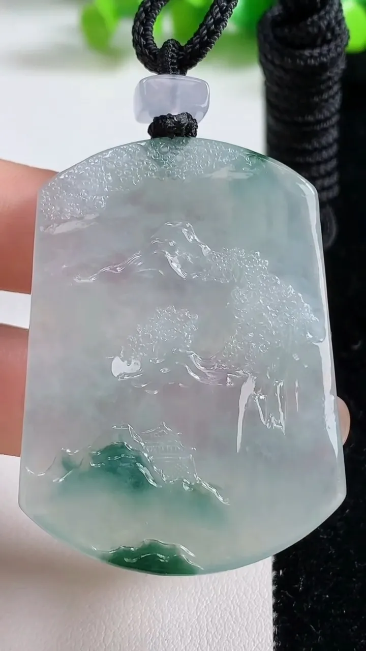 天然A货翡翠牌吊坠，尺寸51.6-38.4-6，重量:30.26g
9月8日