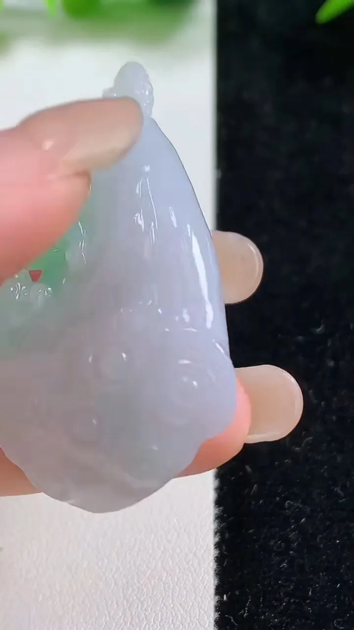 天然A货翡翠莲蓬吊坠，尺寸49-30-12.5，重量:23.89g
9月8日