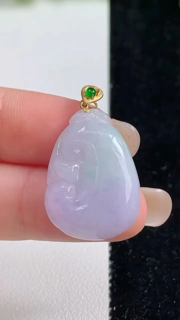 天然A货翡翠18k金紫罗兰如意吊坠，尺寸25-18.6-5.6，重量:5.52g
9月8日